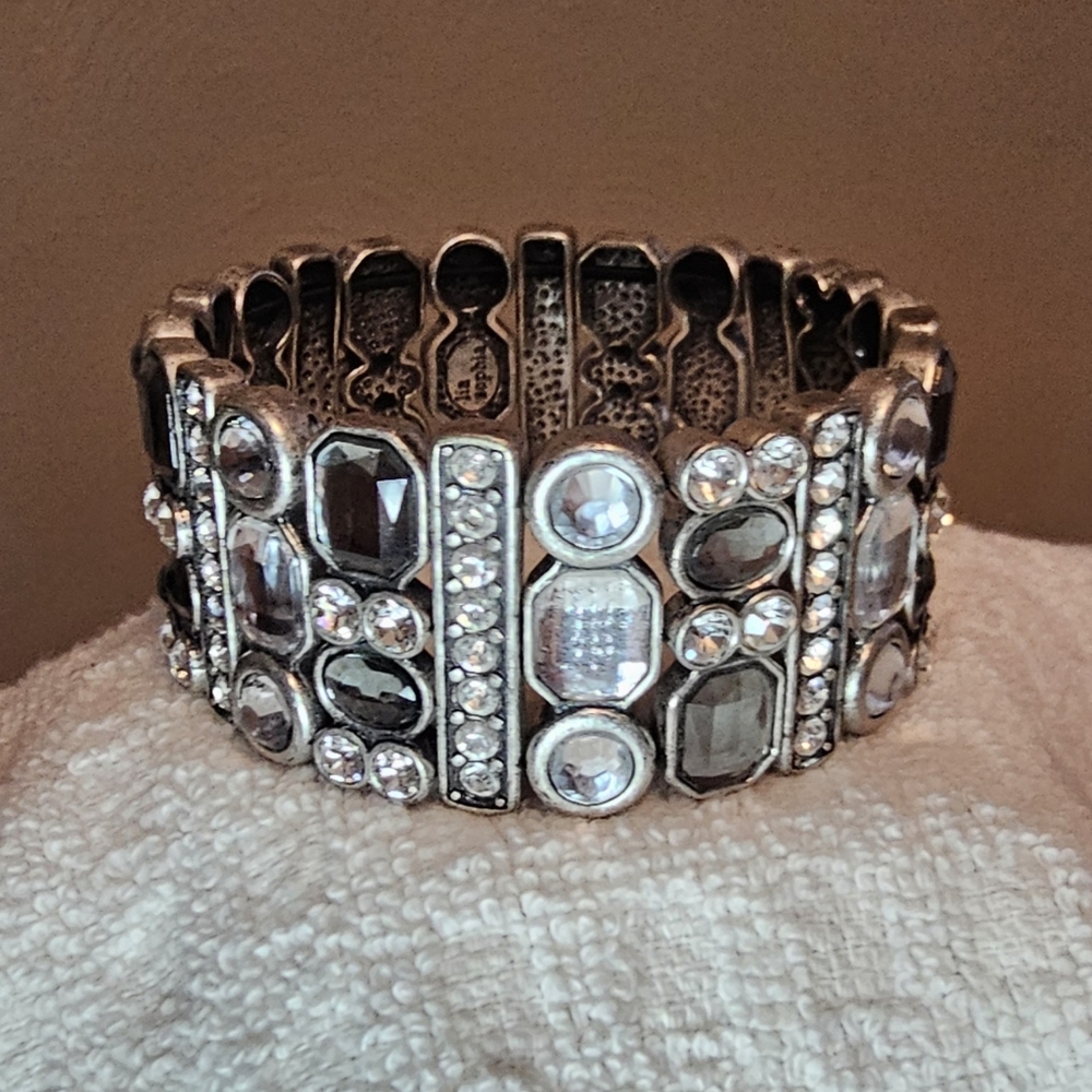 Lia Sophia Party Favor Stretch Bracelet Cut Crystals Silver Tone 12074